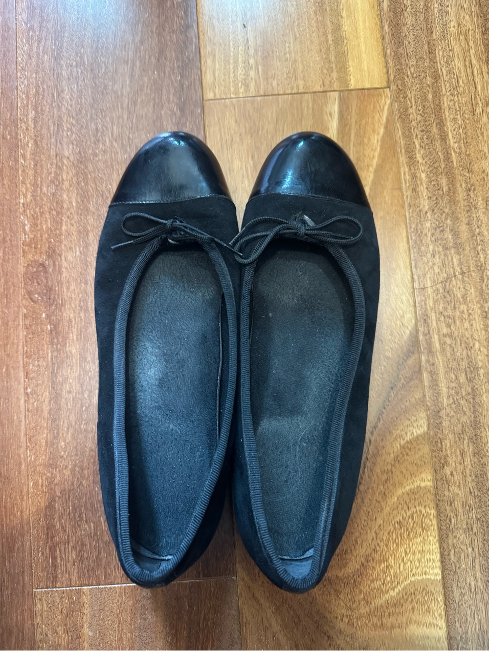 Munro Classic Black Cap-Toe Ballet Flats  size 7